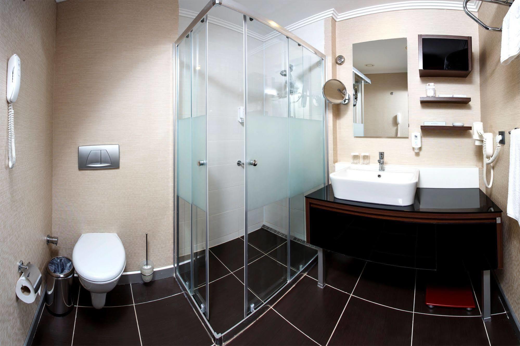 Flora Suites Atasehir Istanbul Exteriör bild