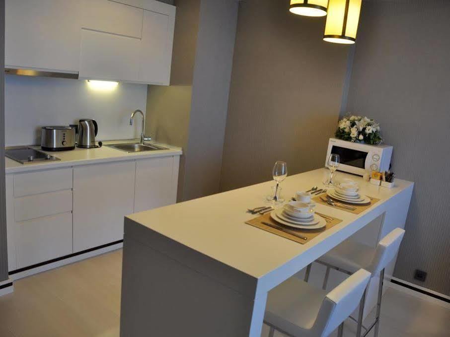 Flora Suites Atasehir Istanbul Exteriör bild